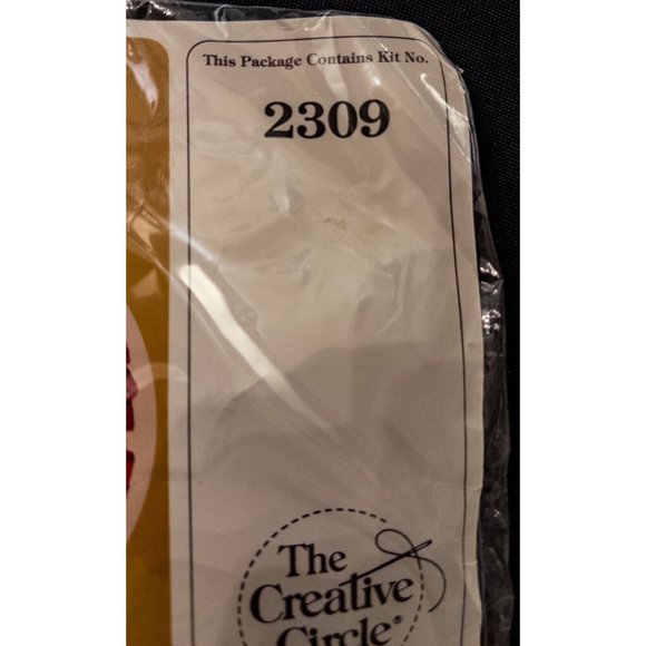 NEW 1984 Creative Circle Bib & Bows 2309 Embroidery Kit 8" Round Set 2 Vtg 11055 - Picture 3 of 5